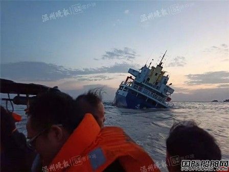 惊险！温州海域一货轮沉没船上11人获救