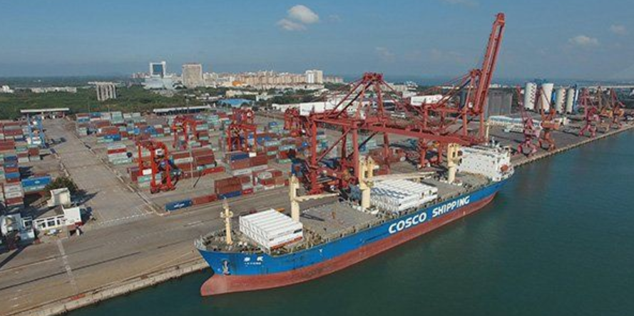 我国首船LNG罐箱装载起航