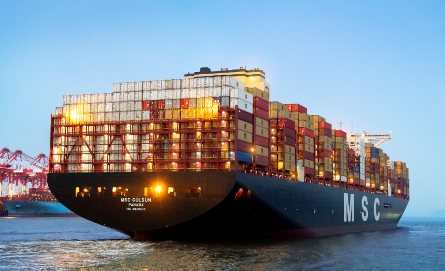 全球最大集装箱船“地中海古尔松”号完成首航
