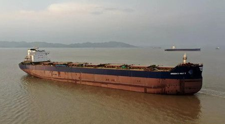 舟山中远海运重工第三艘8.16万吨散货船下水