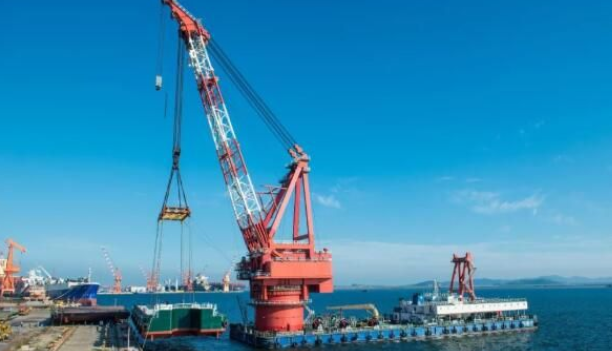 大船集团两艘驳船下水