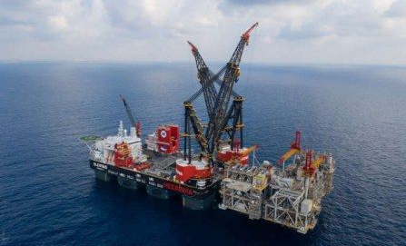 15300吨！全球最大起重船创吊重新纪录