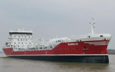 中航鼎衡交付16300吨双燃料化学品6#船