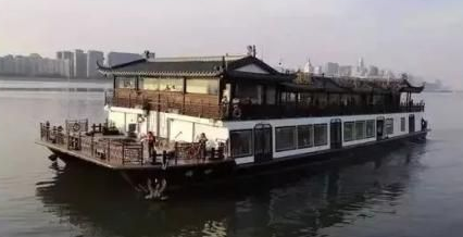 钱航船舶交付钱塘江流域最大电动双体仿古游船