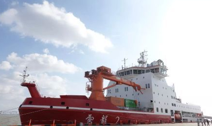 我国首艘自主建造极地科考船首航南极